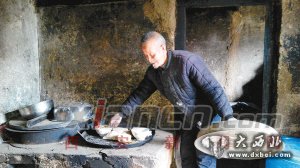 面对清苦的山中生活,张志道老人乐在其中