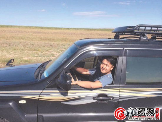 25岁小伙微博图说新疆人走红网络/图 25岁小伙微博图说新疆人走红网络/图