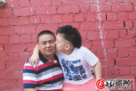 25岁小伙微博图说新疆人走红网络/图 25岁小伙微博图说新疆人走红网络/图