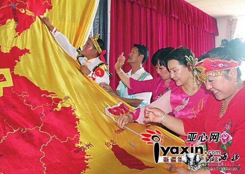 1764人绣出“雄鸡”送北京 察县各族群众刺绣百天表达“祖国在我心中” 1764人绣出“雄鸡”送北京 察县各族群众刺绣百天表达“祖国在我心中”