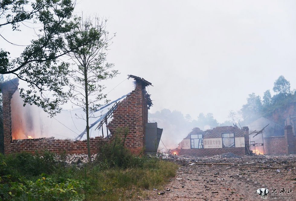 湖南醴陵花炮厂爆炸已致12人死亡33人受伤