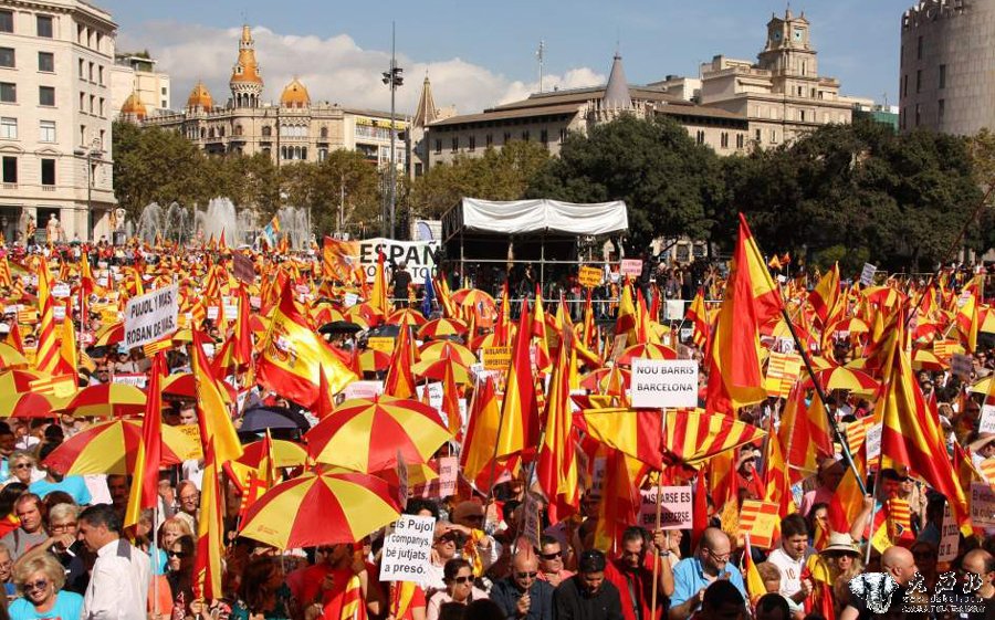 巴塞罗那4万人集会 反对加泰罗尼亚闹独立