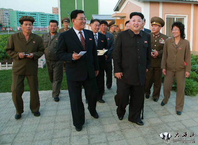 金正恩视察新建的卫星科学家住宅区 