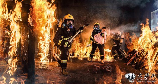 四川消防员拍视觉大片展现“烈火雄心”