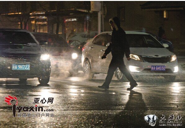 冷空气20小时吹到乌鲁木齐 今日气温降至-11℃ 冷空气20小时吹到乌鲁木齐 今日气温降至-11℃