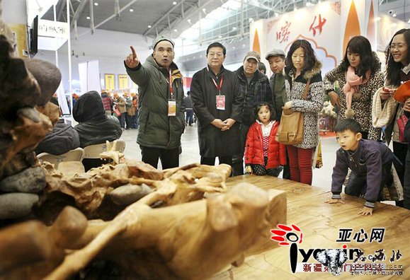 和静农民阿布都沙拉木欲将根雕作品《中国梦》捐给国家 和静农民阿布都沙拉木欲将根雕作品《中国梦》捐给国家