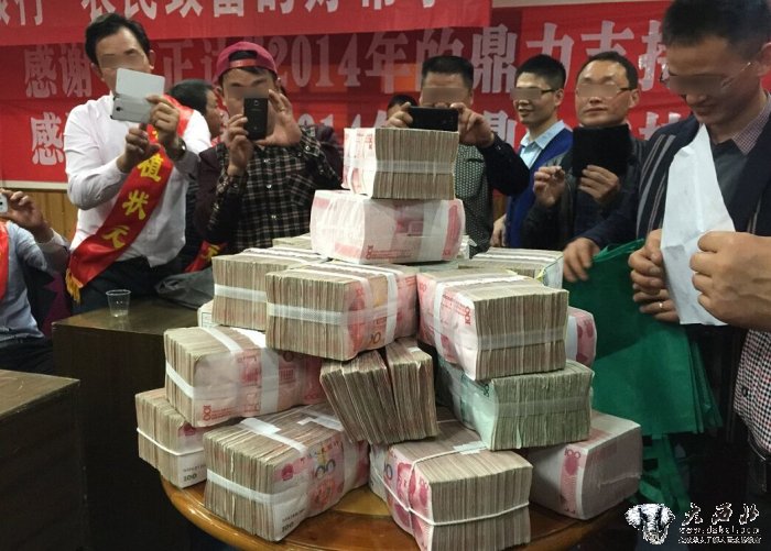 江西80位农民飞海南领288.9万年终奖(高清组图)