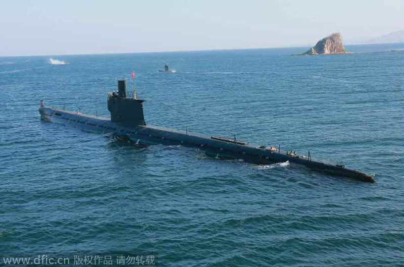 金正恩视察朝鲜海空军联合演习战机潜艇亮相