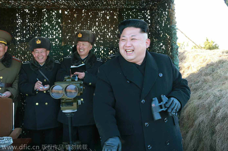金正恩视察朝鲜海空军联合演习战机潜艇亮相