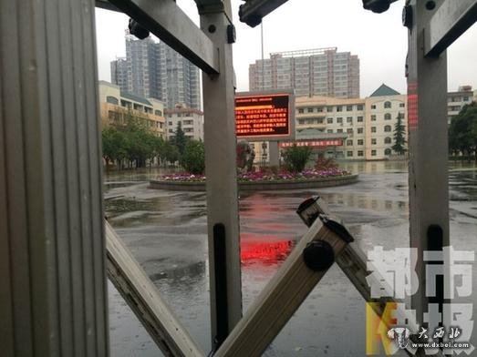 点击图片进入下一页 西安11岁男孩学校5楼坠亡 疑因升学压力大自杀