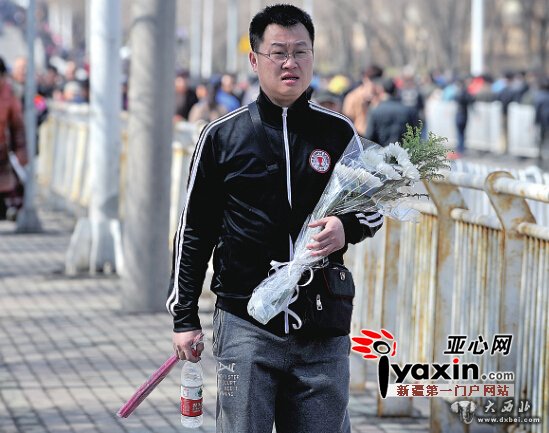 清明期间乌鲁木齐91.5万人次扫墓 绿色清明燃放鞭炮市民减八成 清明期间乌鲁木齐91.5万人次扫墓 绿色清明燃放鞭炮市民减八成