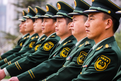 武警甘肃省森林总队:机关干部集结训练场