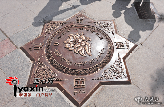 “新疆公路零公里”亮相乌鲁木齐市人民广场 “新疆公路零公里”亮相乌鲁木齐市人民广场