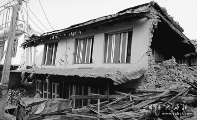 记者亲历尼泊尔7.5级地震:强震挡不住救援的脚步