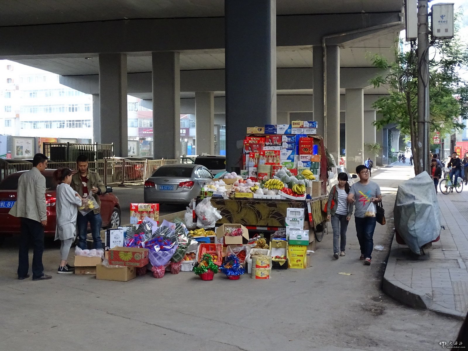 摊贩长期占道无人问津