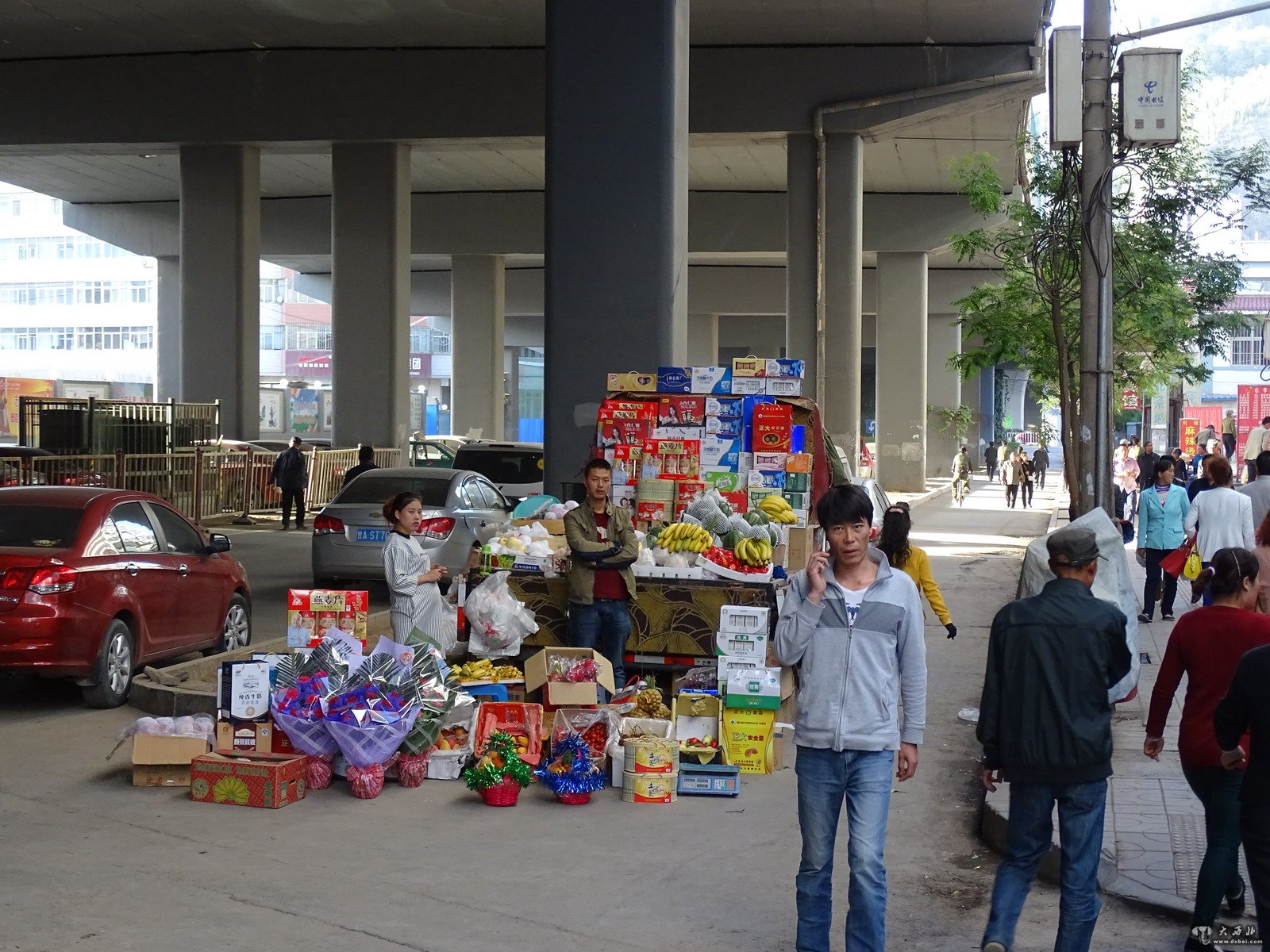 摊贩长期占道无人问津