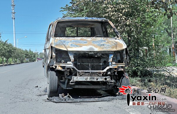 乌鲁木齐市一面包车自燃成空壳 乌鲁木齐市一面包车自燃成空壳