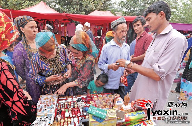 新疆皮山地震灾区节前采购忙 傍晚的巴扎最热闹 小到图钉大到电视冰箱应有尽有 新疆皮山地震灾区节前采购忙 傍晚的巴扎最热闹 小到图钉大到电视冰箱应有尽有