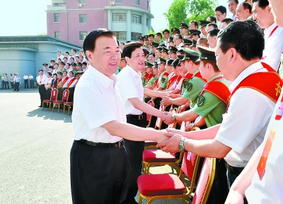 甘肃双拥模范城(县)命名暨双拥工作先进单位表彰大会召开