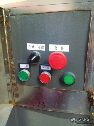 金雁花园居民体验:现在不管回家多晚,都不愁没地方停车了