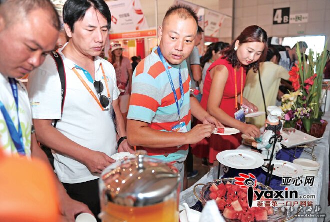 首个市民开放日“吃最大” 商博会开放日本周日下午结束 首个市民开放日“吃最大” 商博会开放日本周日下午结束