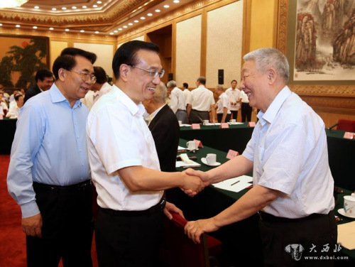 李克强:科技创新要在“顶天立地”上下功夫