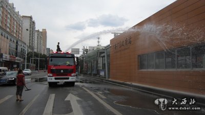 BRT快速公交站台“变脸”