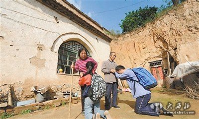 兄妹欲休学照顾患病父母父母绝食逼其返校(图)