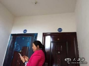 相邻两个门牌号贴反了,杨先生的新房被邻居装修入住。