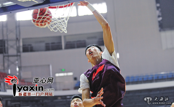 新赛季新疆飞虎昨日集体亮相 周六揭幕战客场对北京 新赛季新疆飞虎昨日集体亮相 周六揭幕战客场对北京