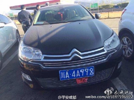 交警挡获“史上最无语”变更号牌,简直侮辱智商!