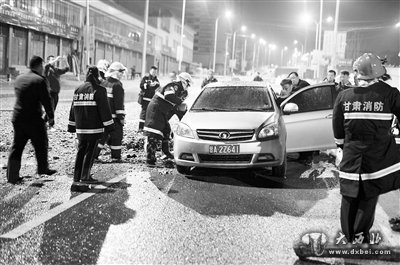 “嘶嘶”,天然气泄漏 气柱喷出数米高