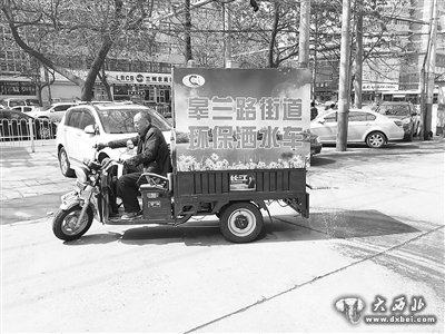 朱明亮驾驶多功能洒水车