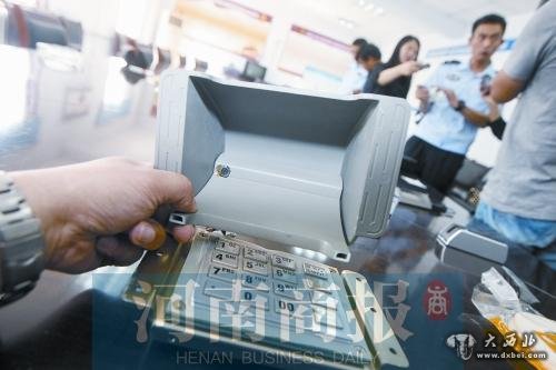 看到上面那只“眼”没?你输的密码它能看到