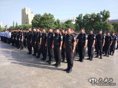 为加强城管执法队伍规范化、正规化建设,强化执法队员的组织纪律观念和服从 命令意识