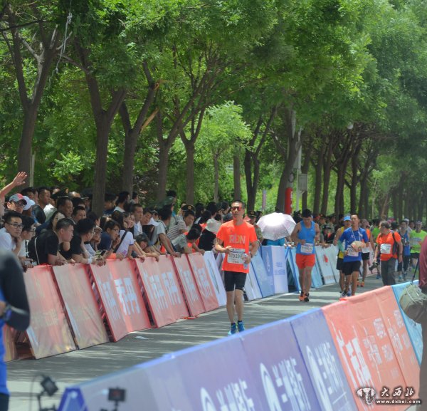 NU SKIN 如新方阵领队屠波跑完2017兰马全程比赛