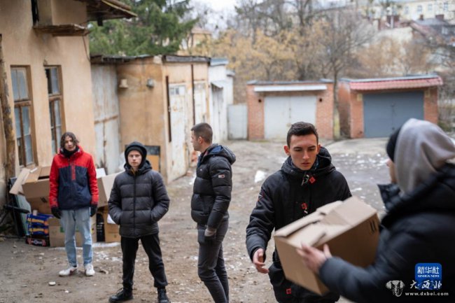 利沃夫:传递物资