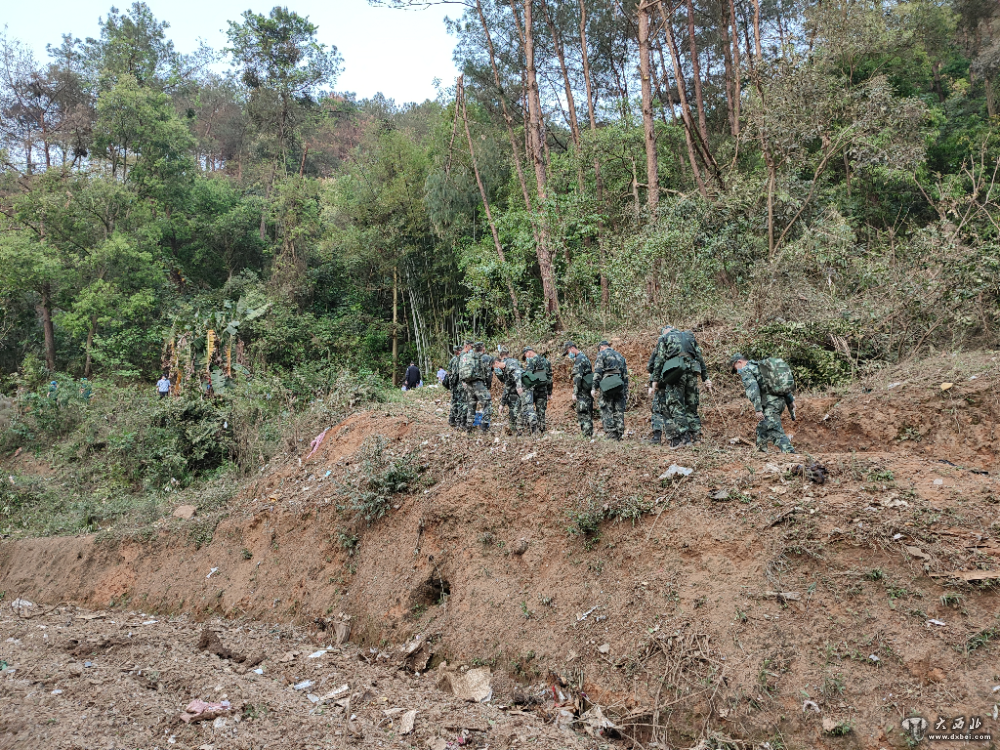 武警第一批救援部队抵