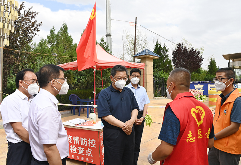 任振鹤在兰州市调研疫