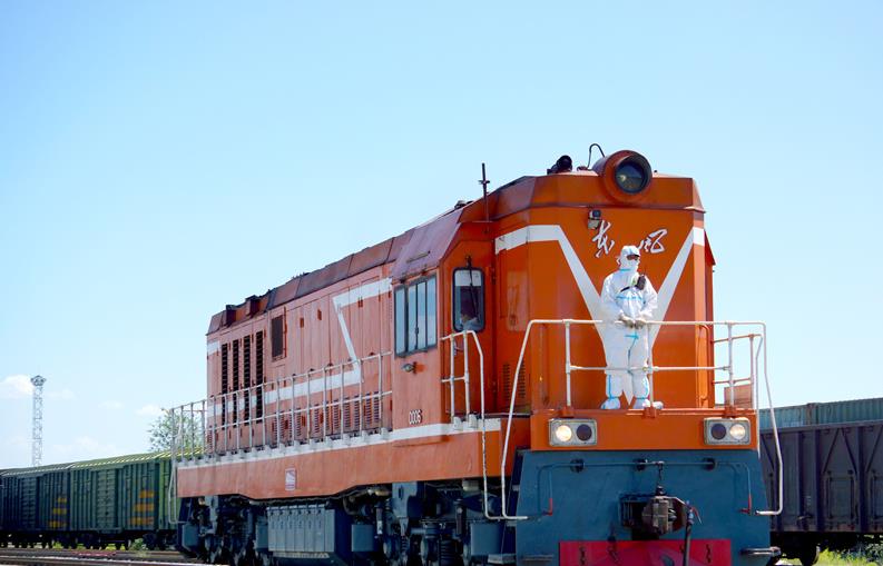 新疆首趟陆海新通道国