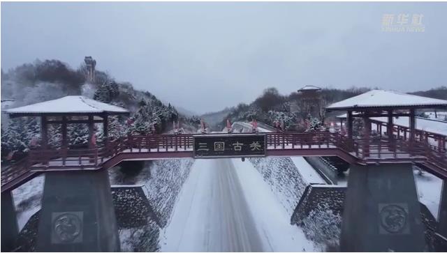 雪落秦岭美景如画