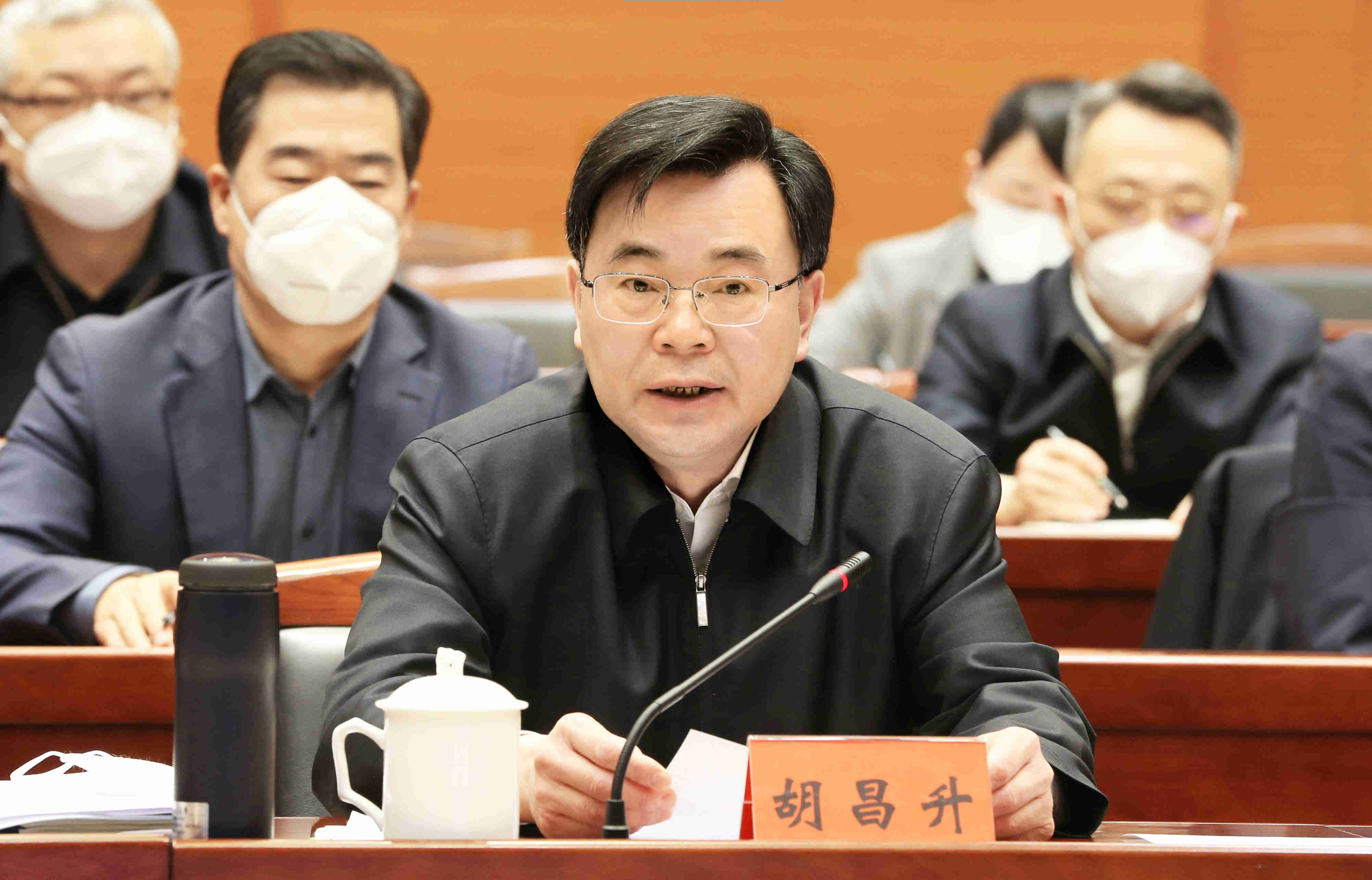 胡昌升:以等不起慢不得