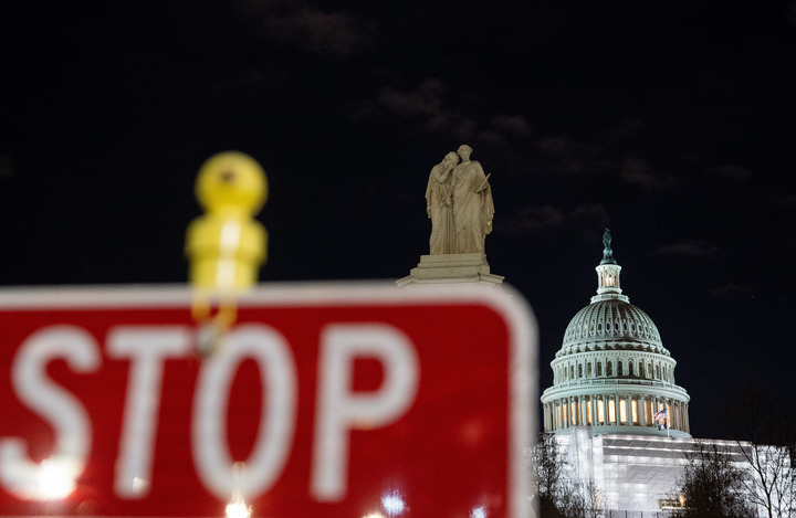美国新国会“开张”就