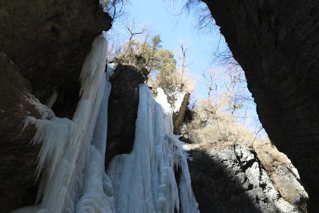 甘肃宕昌:赏冰玩雪冬