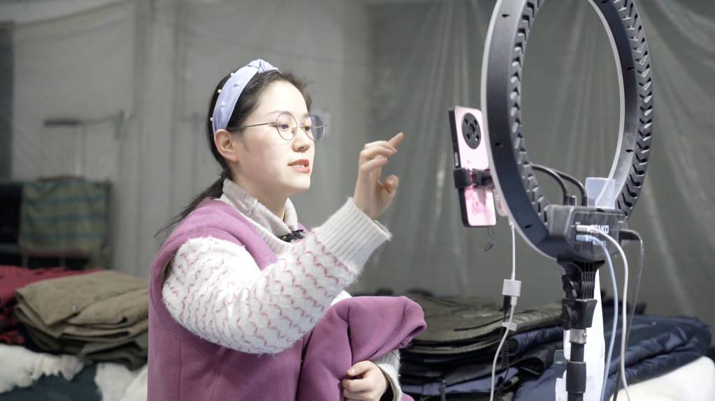 甘肃临夏:大学生“牵