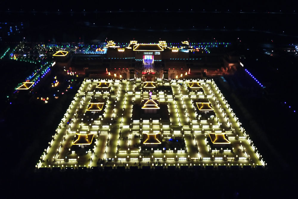 张掖九曲黄河灯阵亮灯