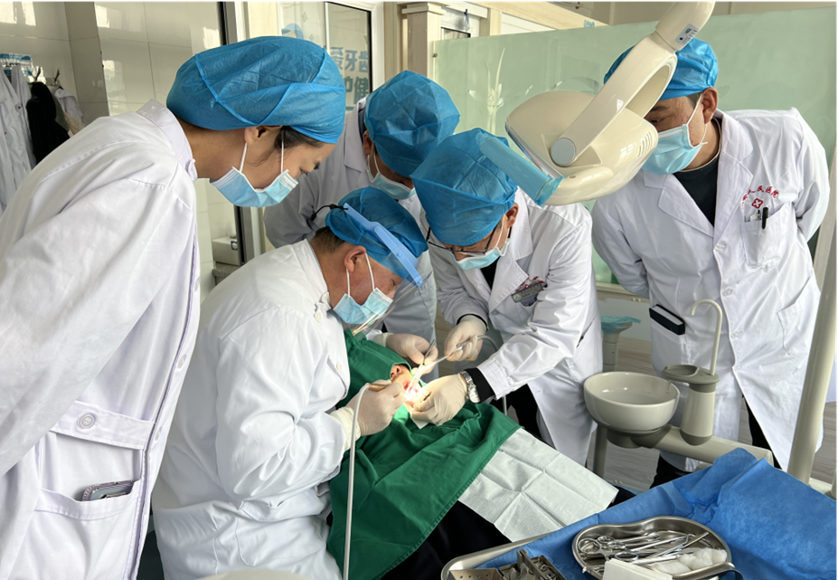 牙医邵丹:千里赴岷真