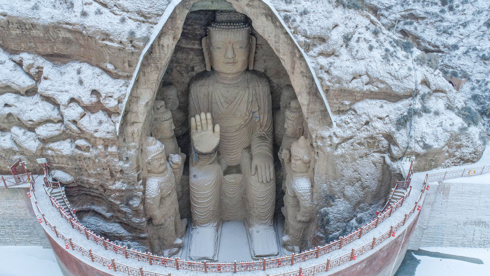 武威天梯山石窟雪景