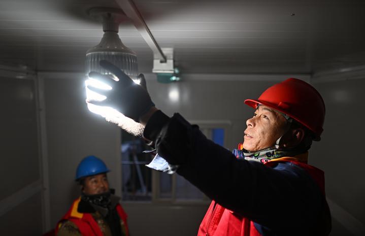 青海震区9551人转入过渡