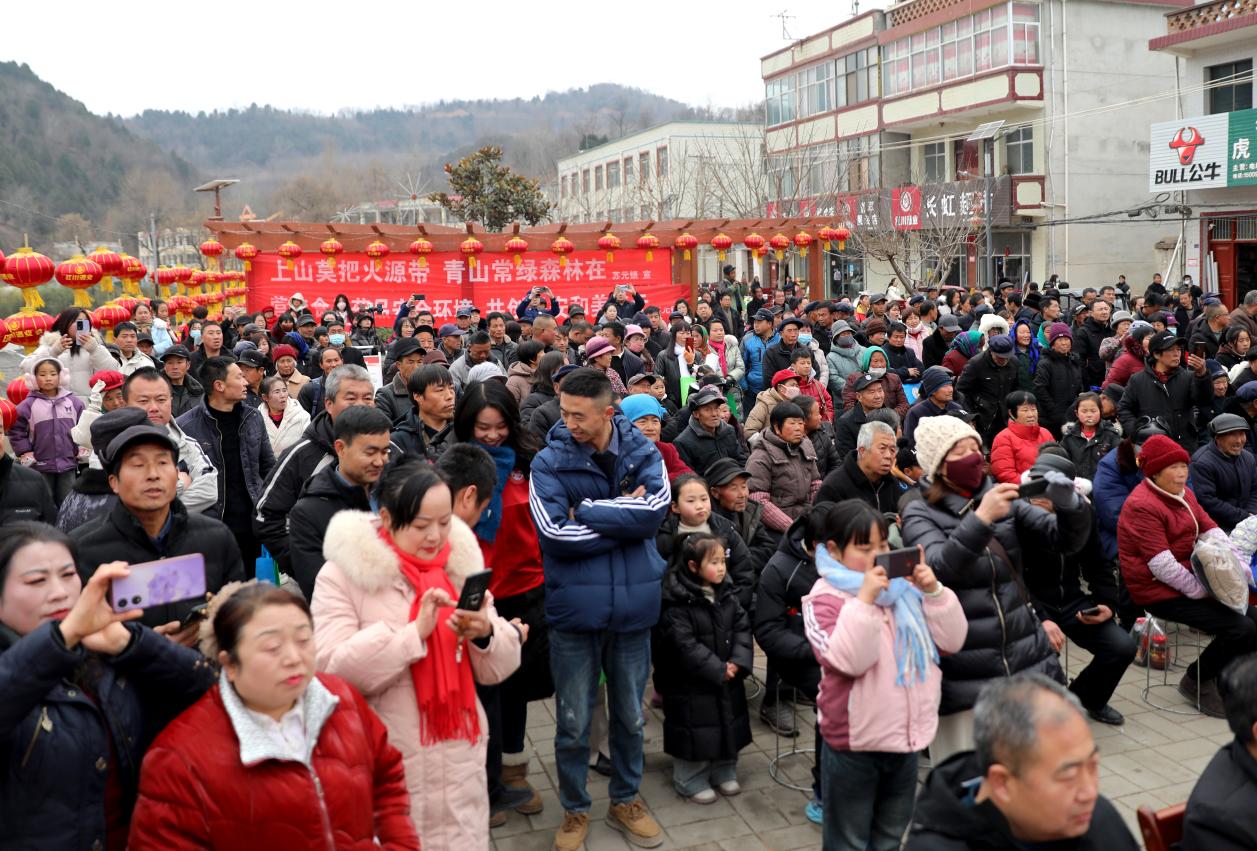 成县:“三下乡”活动